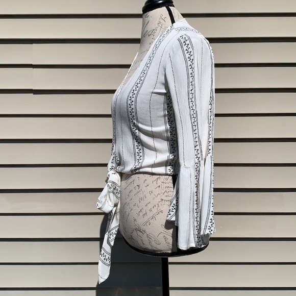 Amercan EAGLE OUTFITTERS Tie Front Top - Picture 8 of 14